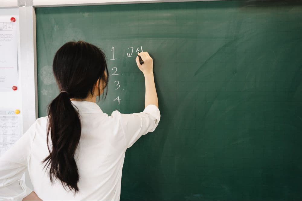 Governo abre concurso com 6 mil vagas para professores e retoma promoções na Rede Estadual