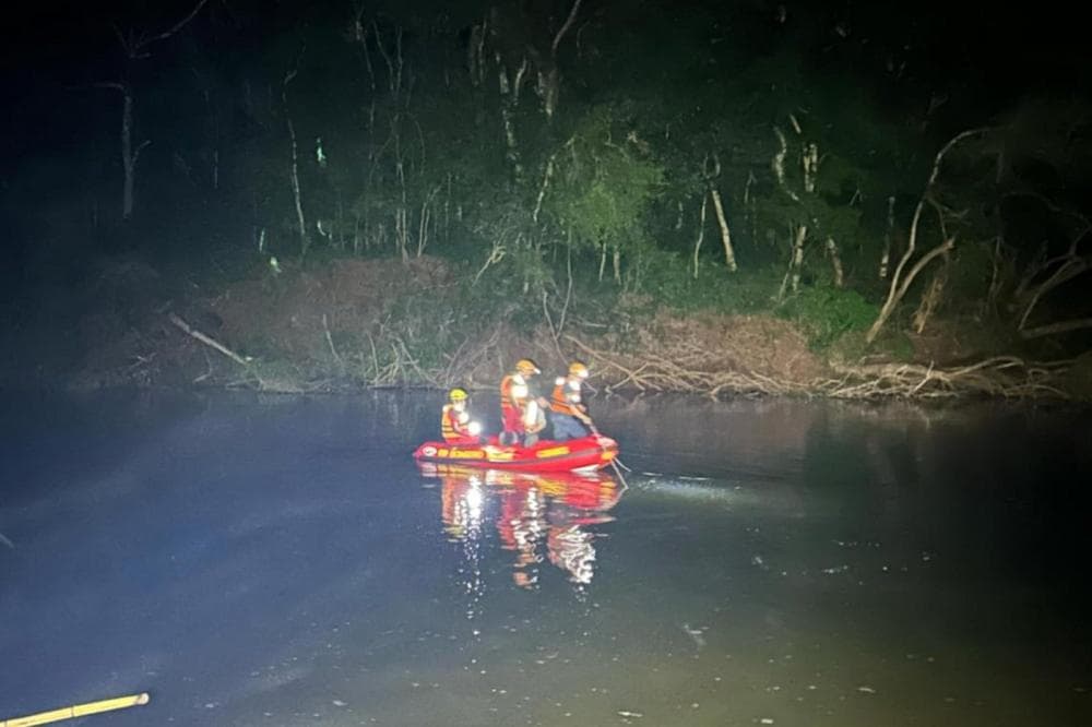 Homem morre vítima de afogamento ao tentar salvar filho de cinco anos
