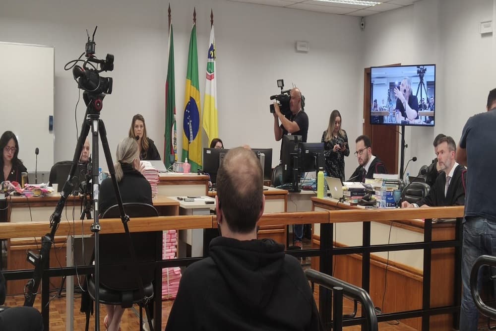 Rádio Querência traz informações ao vivo no 3º dia de Juri