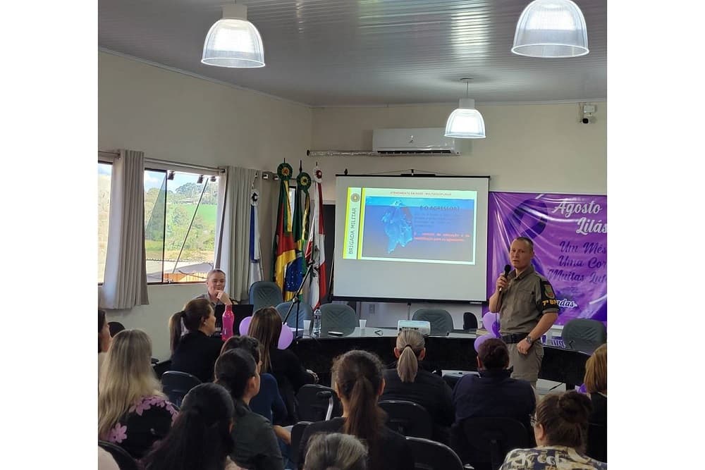 Patrulha Maria da Penha do 7º BPM participa de conversa sobre violência doméstica em Inhacorá