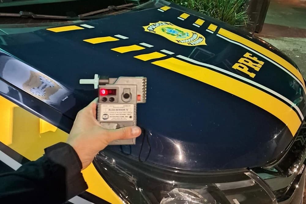 PRF prende motorista de microônibus embriagado em Carazinho