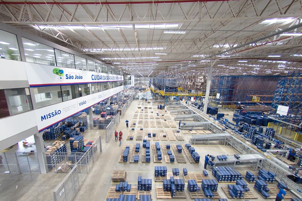 Rede de Farmácias São João oferece 1.500 vagas de emprego nos três estados do Sul