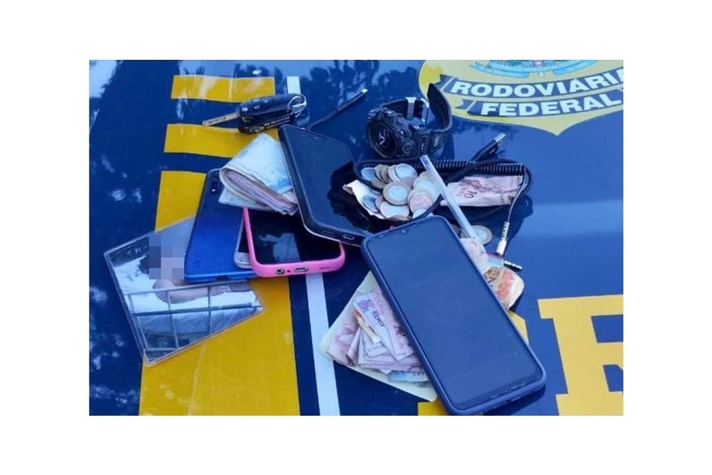 Homens são presos após tentarem vender rifa falsa a policial