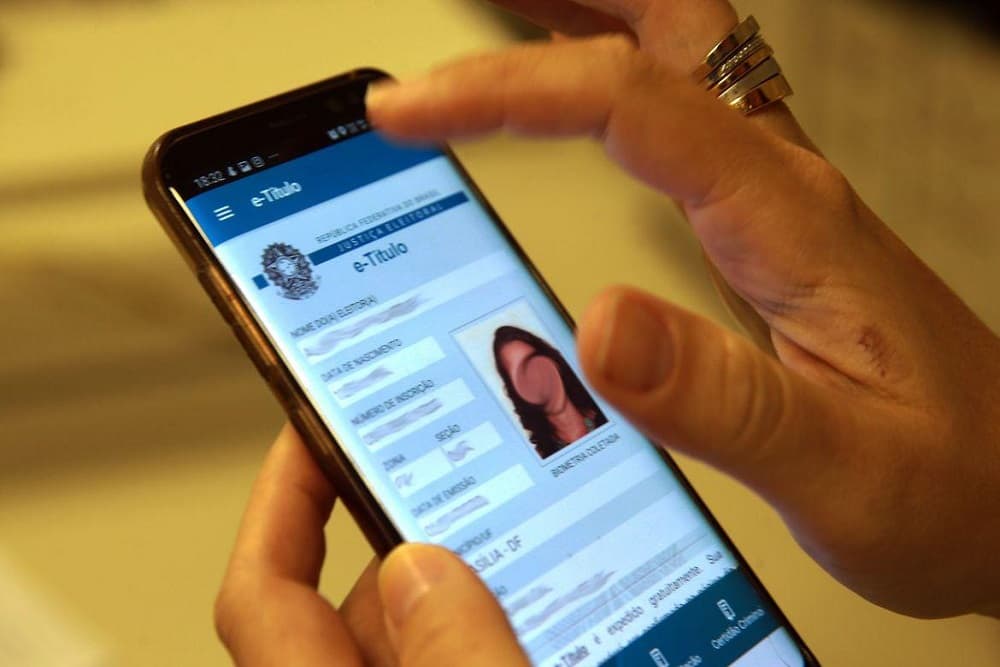Título de eleitor: sábado é o último dia para baixar o aplicativo com documento online