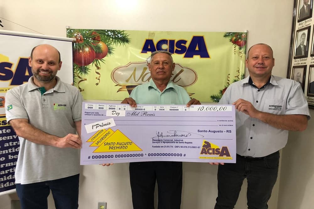 Contemplados na campanha da ACISA retiram premiação