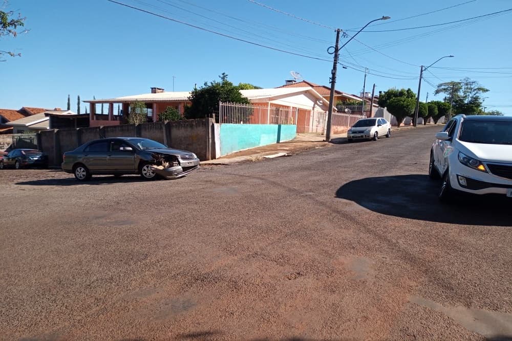 Acidente de trânsito na esquina das ruas Cirilo Sperotto com a Tiradentes