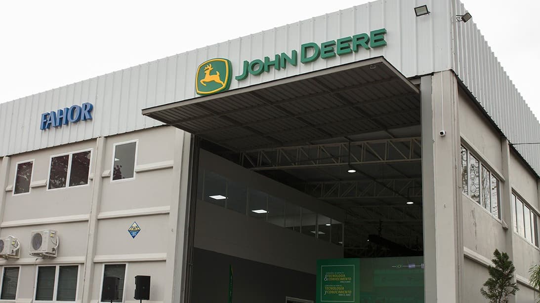 John Deere propõe banco de horas para evitar demissão de 150 funcionários em Horizontina