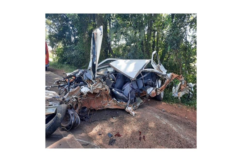 Acidente de trânsito deixa veículo destruído em Entre-Ijuis