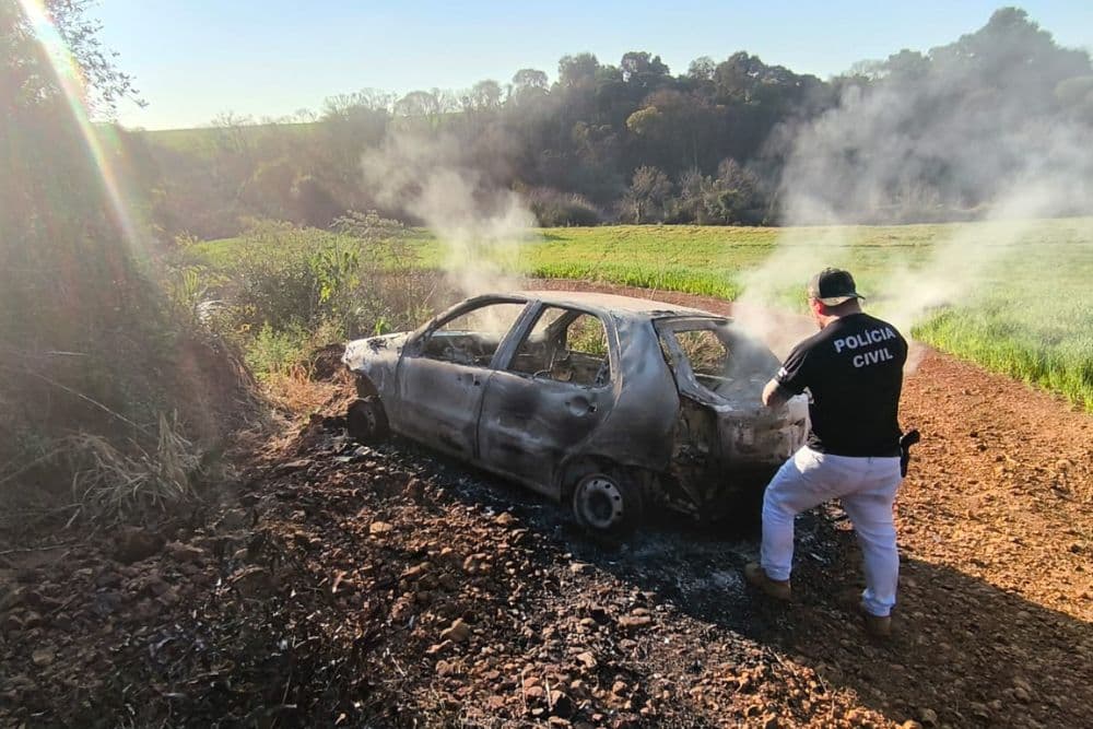 Polícia Civil investiga homicídio após corpo carbonizado ser encontrado dentro de veículo de Santo Augusto