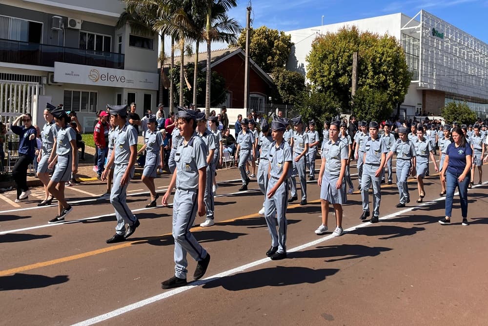 Desfile Cívico Estudantil reúne grande público em Santo Augusto, confira fotos