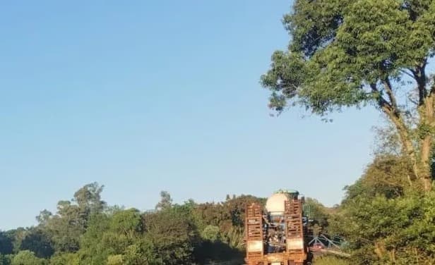 Adolescente morre após ser atingido por barra de equipamento agrícola enquanto aguardava transporte escolar