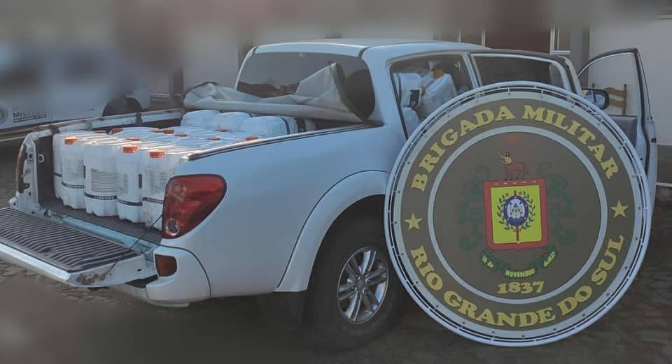 Três pessoas foram presas por contrabando de agrotóxicos, receptação de veículos e porte de arma de fogo na Região Celeiro