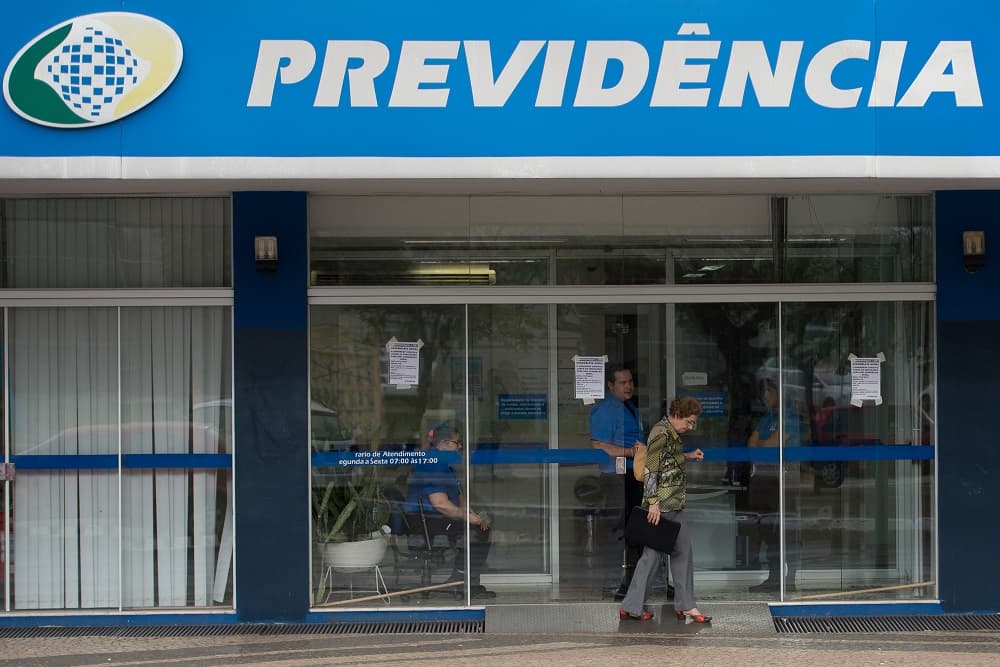 INSS começa a pagar 13º para aposentados e pensionistas que recebem acima de um salário mínimo