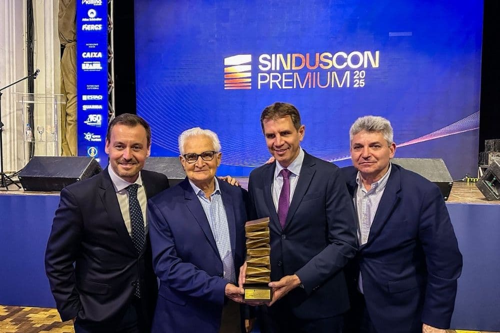 Secretário Ernani Polo recebe Destaque Personalidade Pública no Sinduscon Premium 2025
