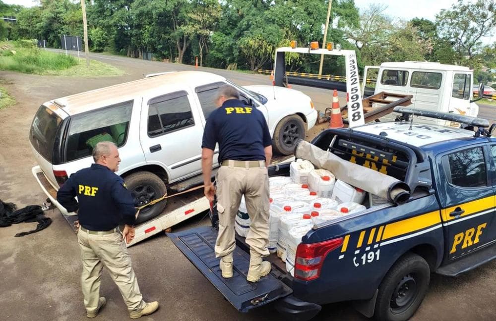 PRF prende contrabandista com mil litros de agrotóxicos ilegais