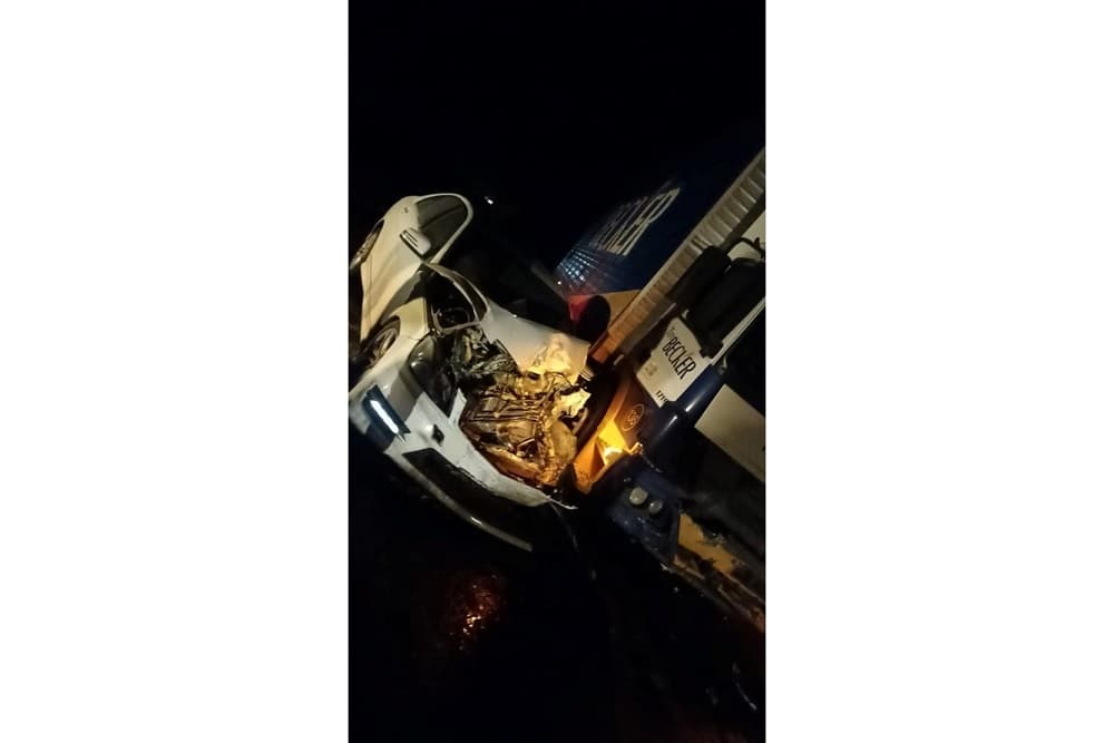 Caminhão e carro se envolvem em acidente no trevo de entroncamento da BR-468 e ERS-210