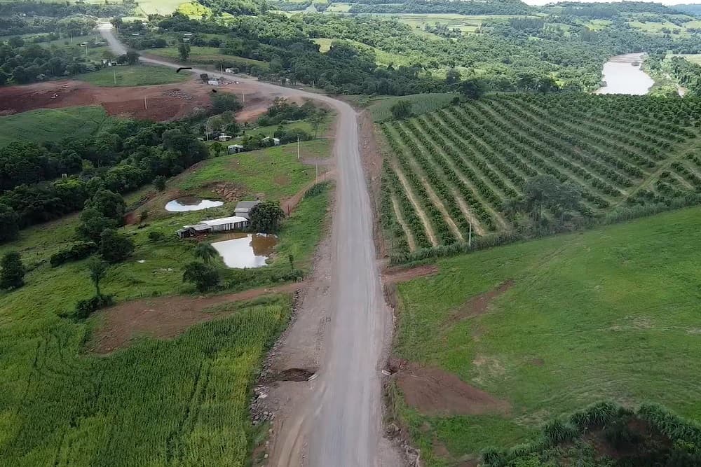 Acesso asfáltico a Ametista do Sul avança com investimento de R$ 25,67 milhões