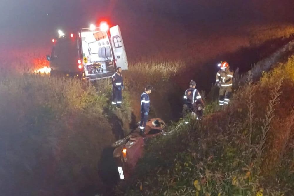 Mulher morre e outras duas pessoas ficam feridas após carro capotar na RS-553, em Pejuçara
