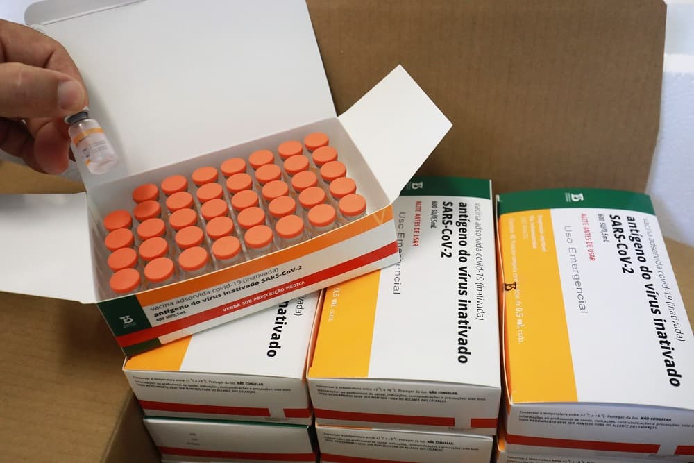 Governo do RS passa a considerar três doses contra a covid-19 como esquema vacinal completo