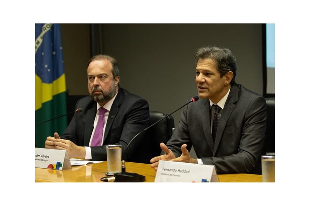 Com o fim da desoneração, gasolina terá R$ 0,47 de imposto federal, diz Haddad