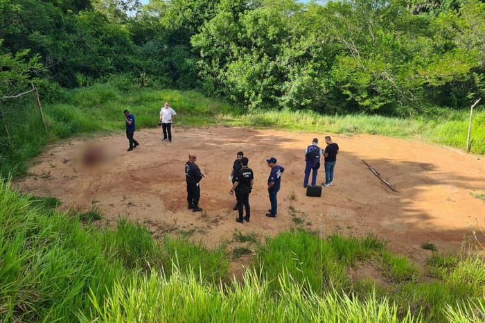 Mulher é encontrada morta em campo de futebol em Alvorada