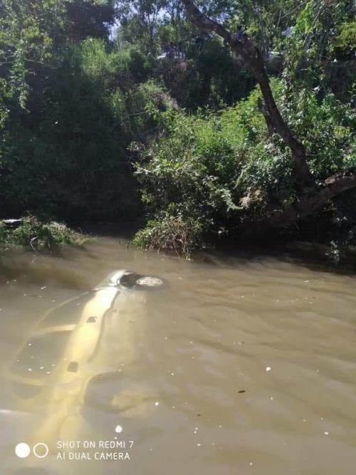 Bebê é resgatado inconsciente após carro da família cair no Rio Uruguai