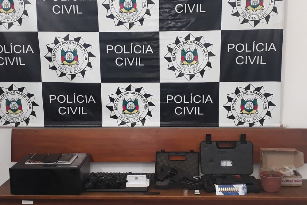 Polícia Civil apreende armas em casa de adolescente suspeito de planejar ataque a escola de Sobradinho