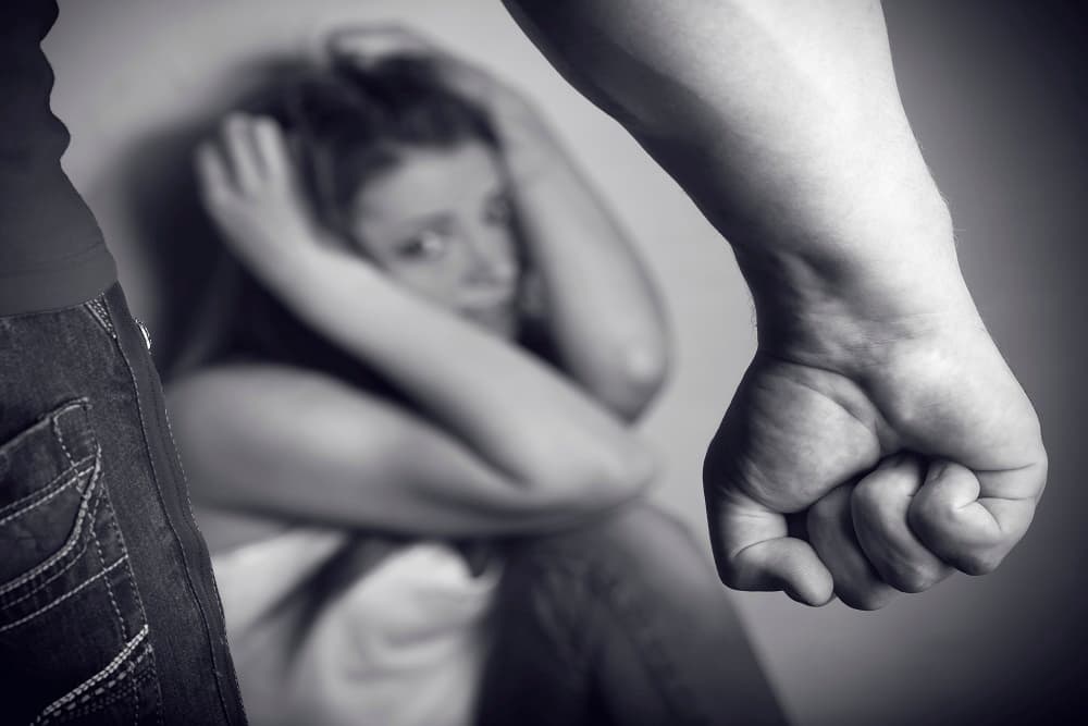 Feminicídio: aprovado projeto que proíbe tese da 'legítima defesa da honra'