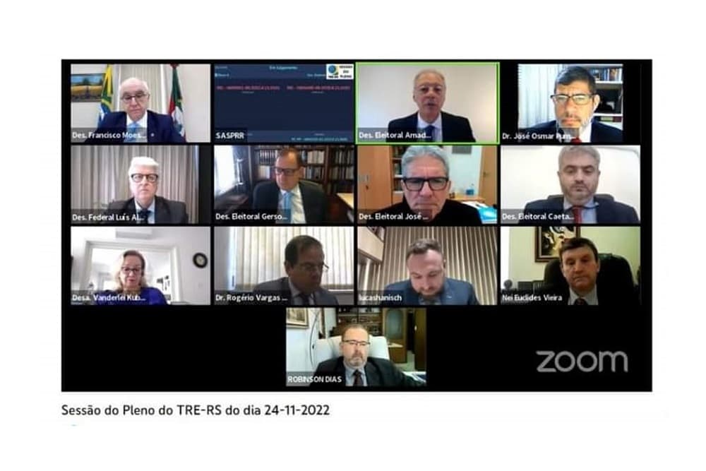 TRE cassa diplomas do prefeito e vice de Miraguaí