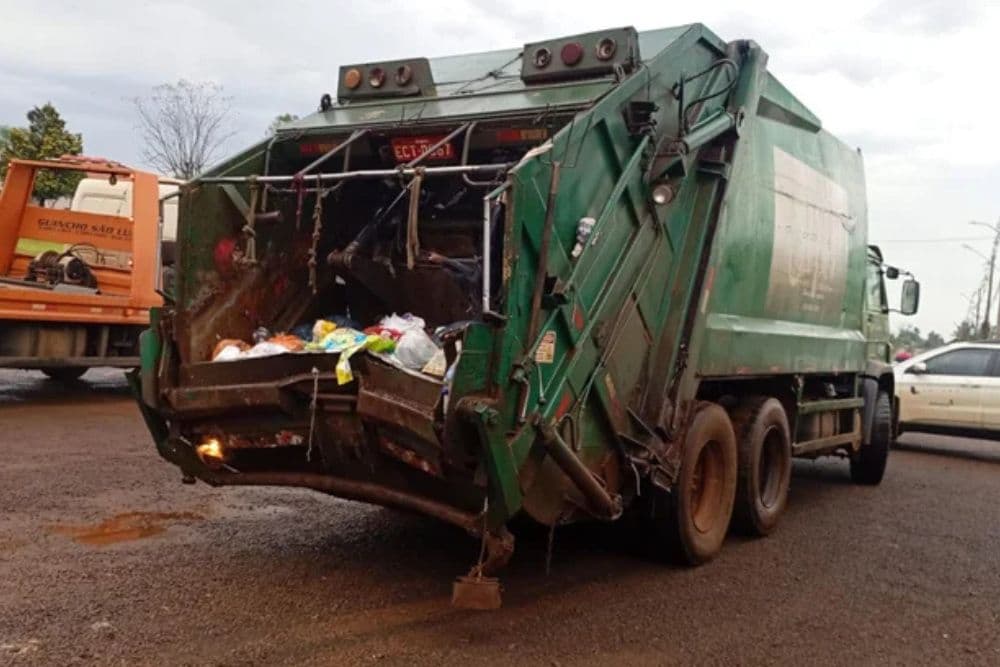 Motorista que bateu em caminhão do lixo e deixou gari em estado grave vai a prisão preventiva