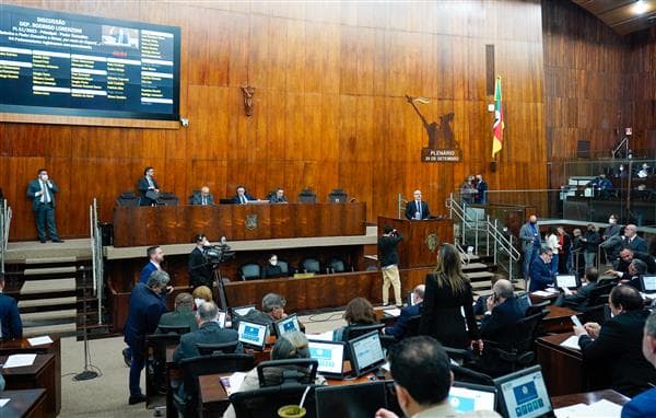 Deputados aprovam projeto que reestrutura carreira de nível médio da Brigada Militar