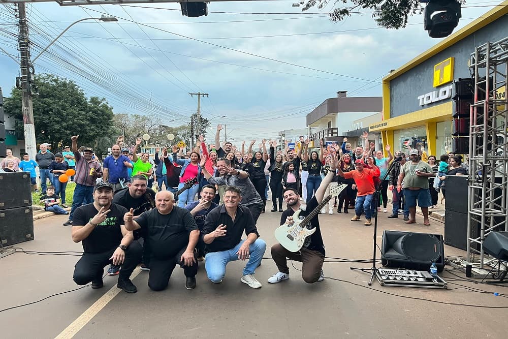 Loja Tolotti comemora 50 Anos com grande festa e emoção na Avenida do Comércio