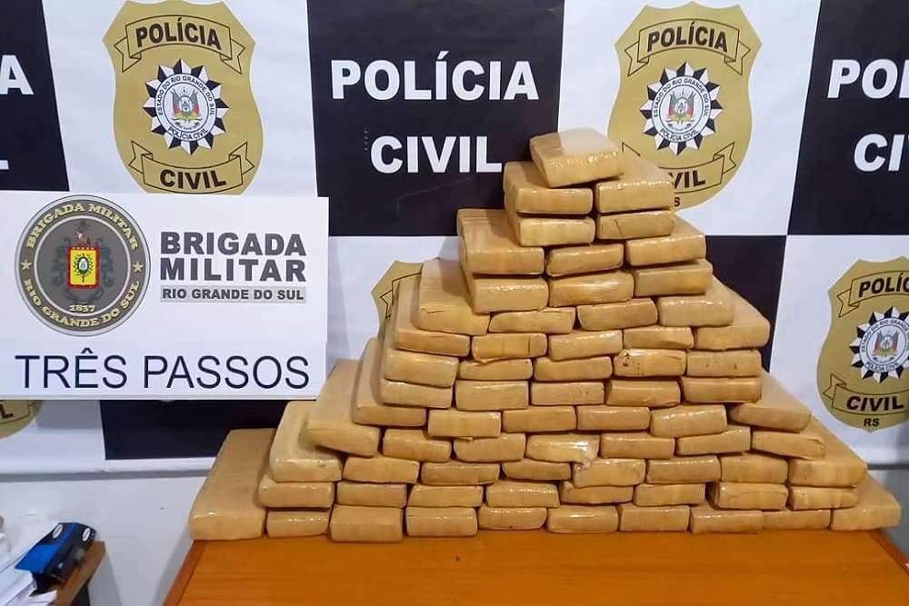 Mulher é presa com grande quantidade de drogas quando trafegava na área de fronteira em Tiradentes do Sul