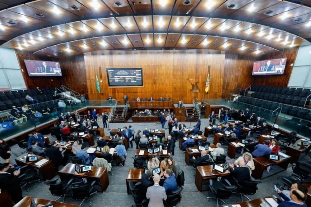 Aprovada criação de auxílio financeiro a famílias de baixa renda no RS; veja valores e quem terá direito