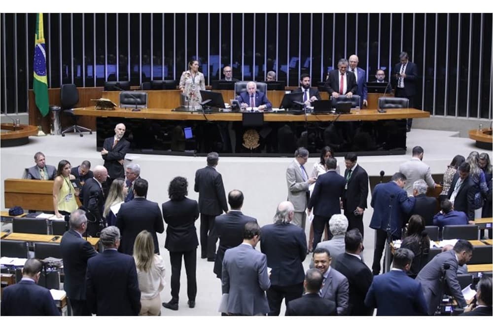 'Dinheiro esquecido': Congresso autoriza governo a recolher até R$ 8,5 bi