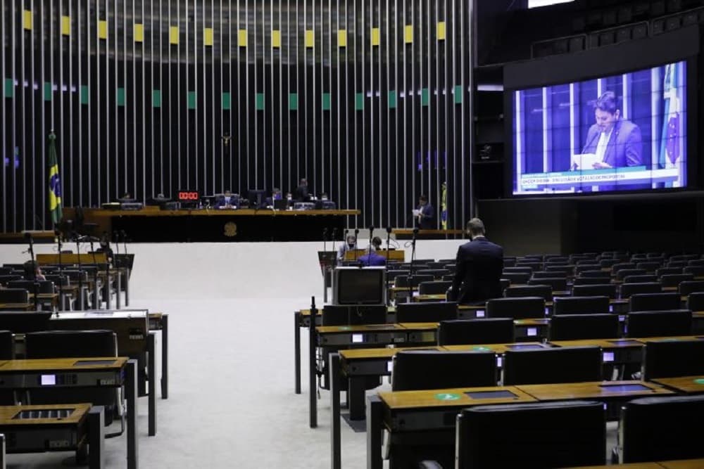 Câmara aprova alterações no Código de Trânsito; carteira de motorista terá validade maior