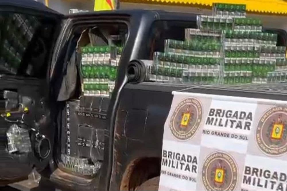 Polícia Rodoviária apreende caminhonete roubada com carga de cigarros contrabandeados em São Martinho