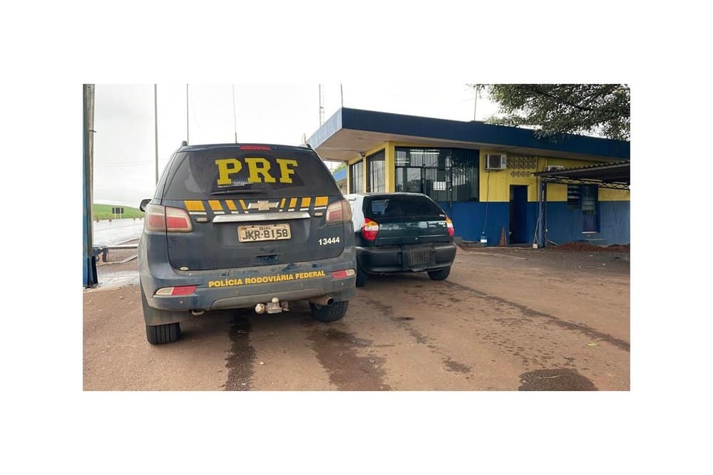 PRF prende casal com carteiras de habilitação falsas