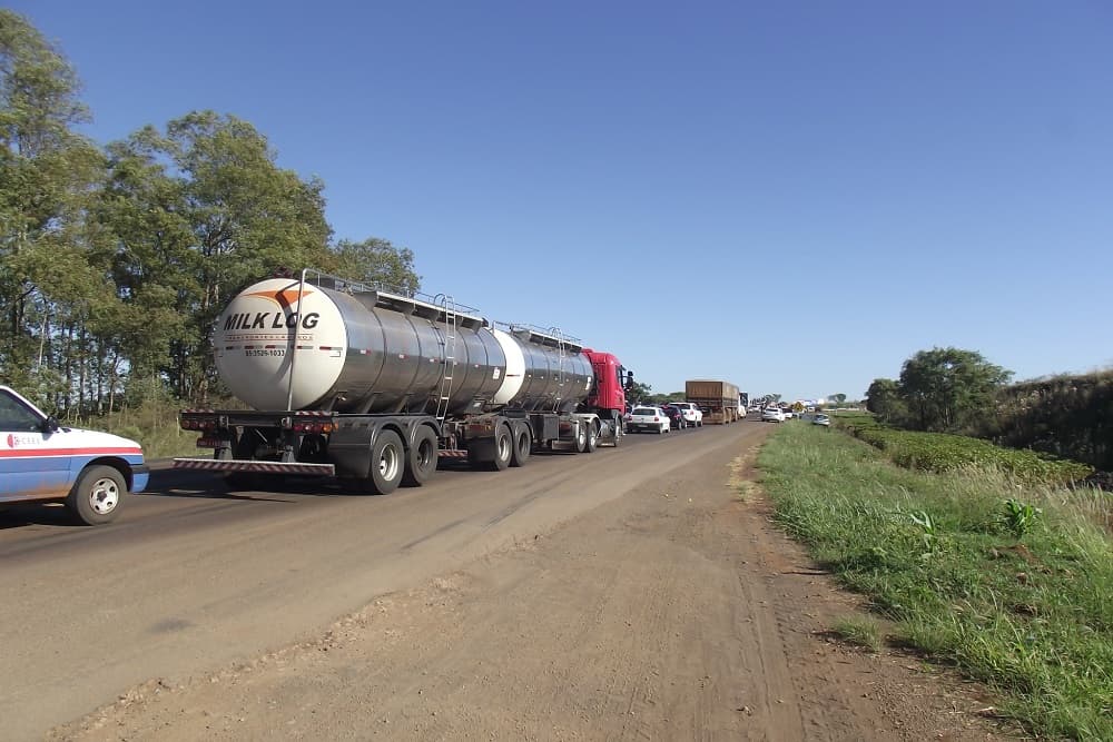 Caminhoneiros do RS avaliam participação em paralisação da categoria