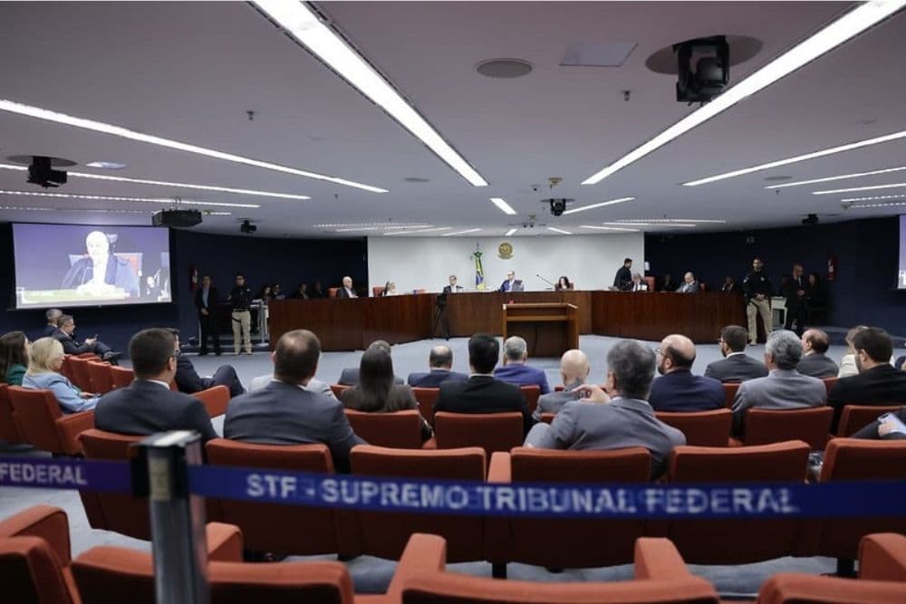 Moraes vota para condenar Bolsonaro e outros sete réus por tentativa de golpe Estado