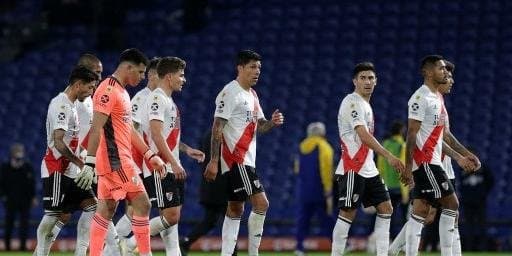 Com surto de Covid-19, River Plate fica com dez atletas e pode ter jogador de linha no gol