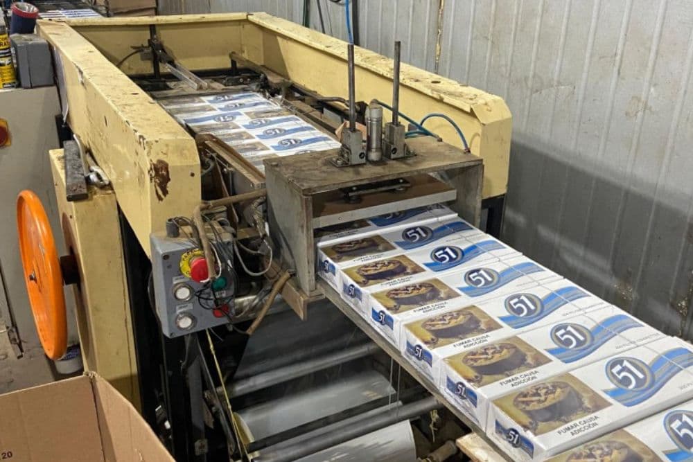 Polícia Civil fecha fábrica clandestina de cigarros na região central do Estado