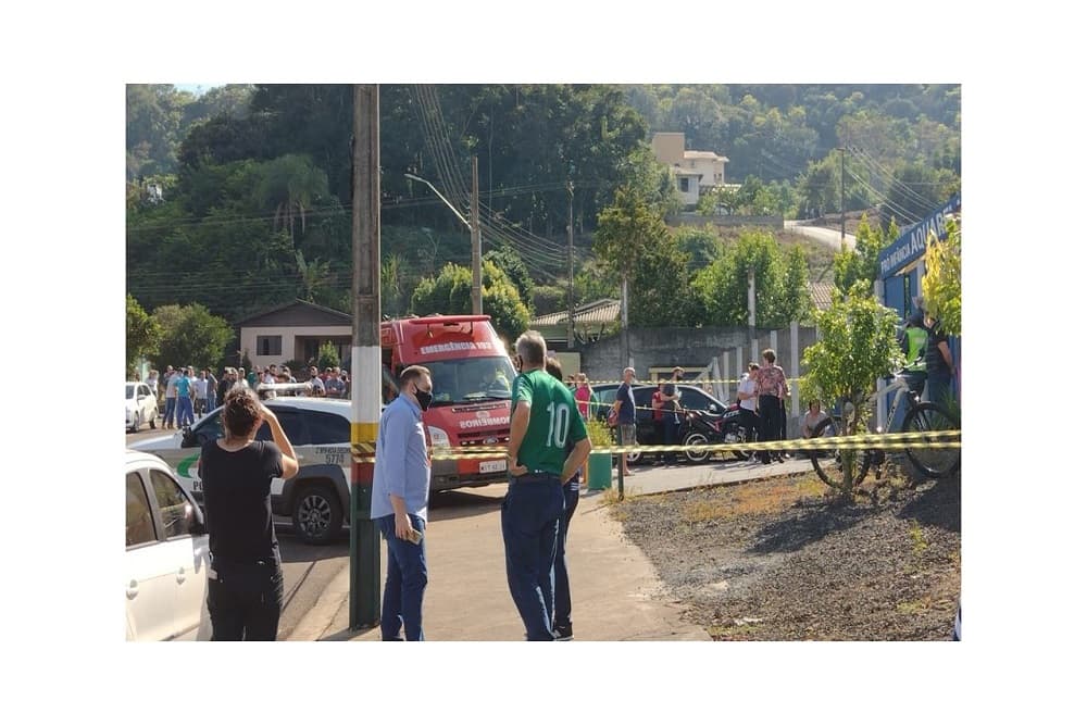 Adolescente invade escola e mata crianças em Santa Catarina