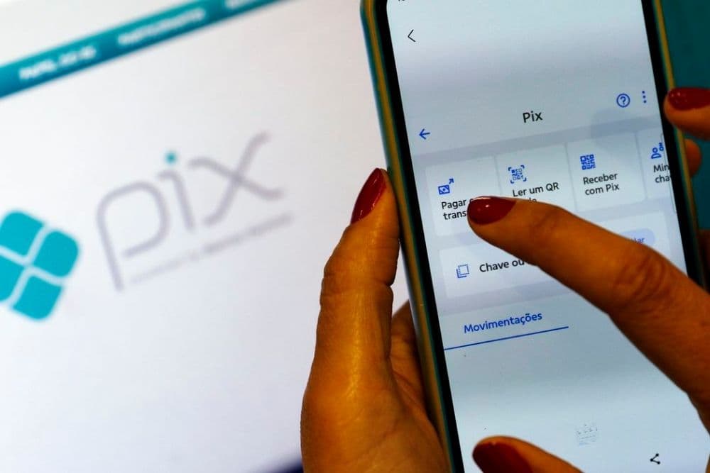 Receita Federal volta a negar taxação do Pix e alerta para golpes
