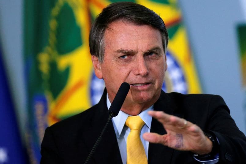 Bolsonaro edita decreto que obriga posto a informar em painel composição do preço do combustível