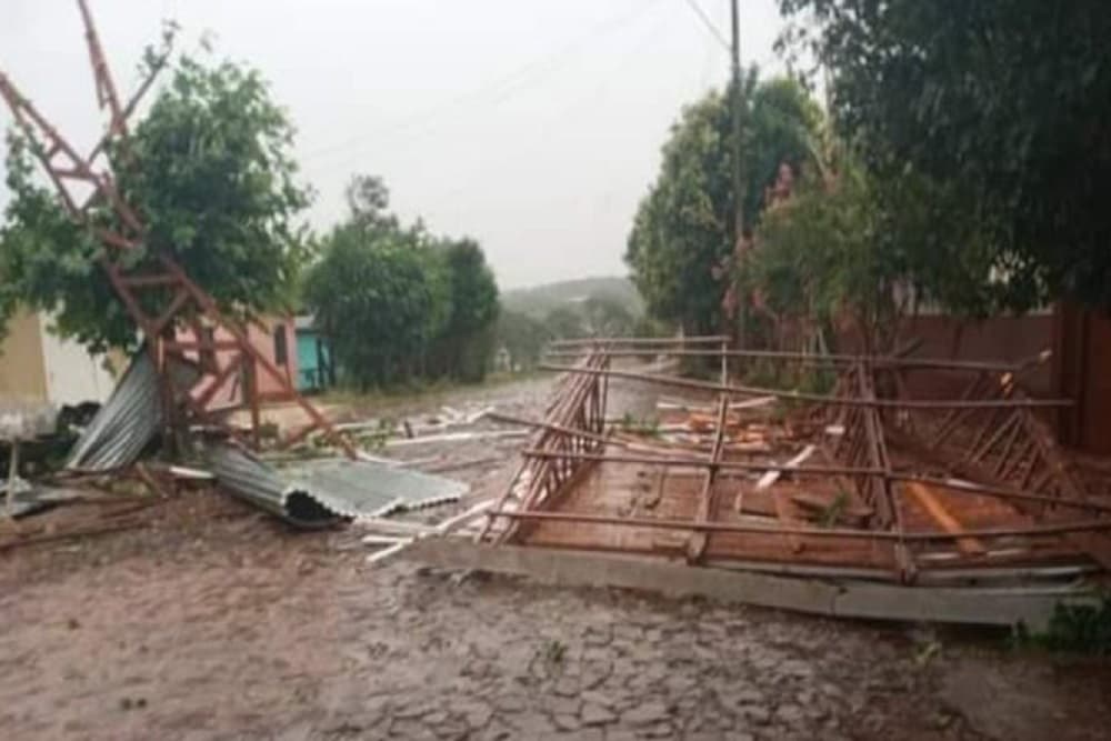 Defesa Civil estima 100 casas destelhadas por temporal em Coronel Bicaco