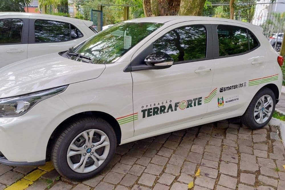 Emater de São Martinho recebe novo veículo para fortalecer atendimento ao meio rural