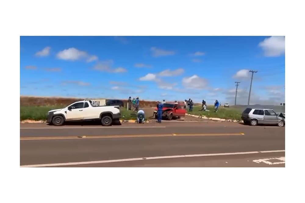 Acidente envolve três veículos na BR-468