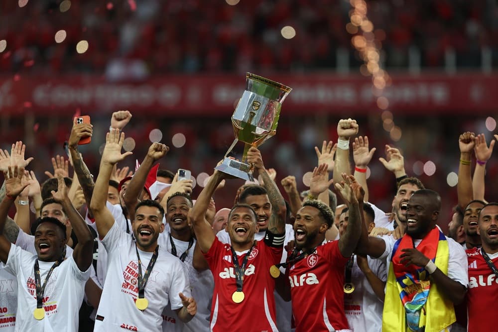 Com empate no Gre-Nal 446, Inter volta a ser campeão gaúcho após nove anos