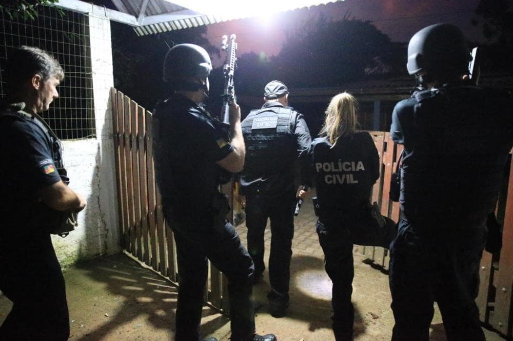 Polícia age para desarticular quadrilha que planejava roubar armas de depósito do IGP em Porto Alegre